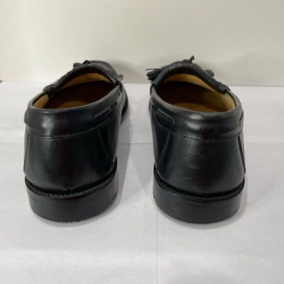 Bass Men\'s black leather tassel loafer 0104 medallion 10.5 M Excellent - worn on main image 6